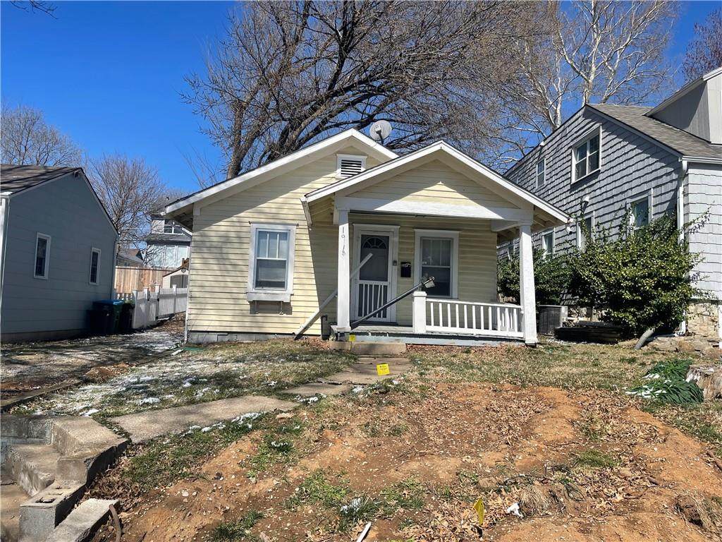 2100 48 Street - Photo 1