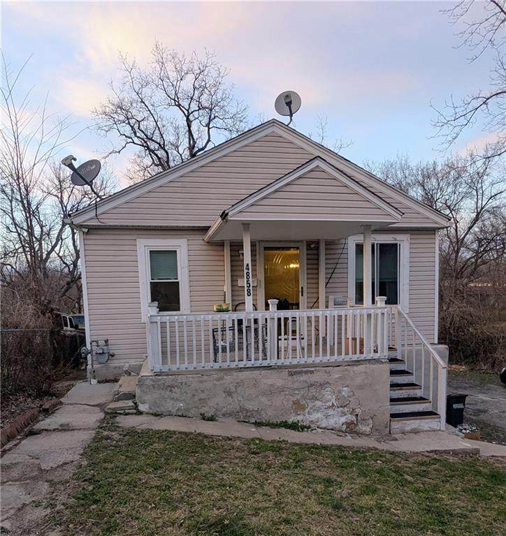 4858 Washington Avenue - Photo 1