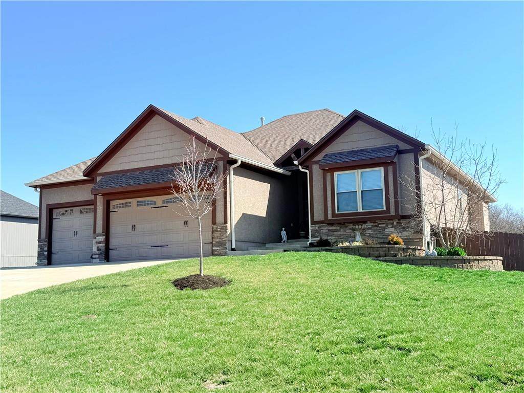 4411 Lariat Drive - Photo 1