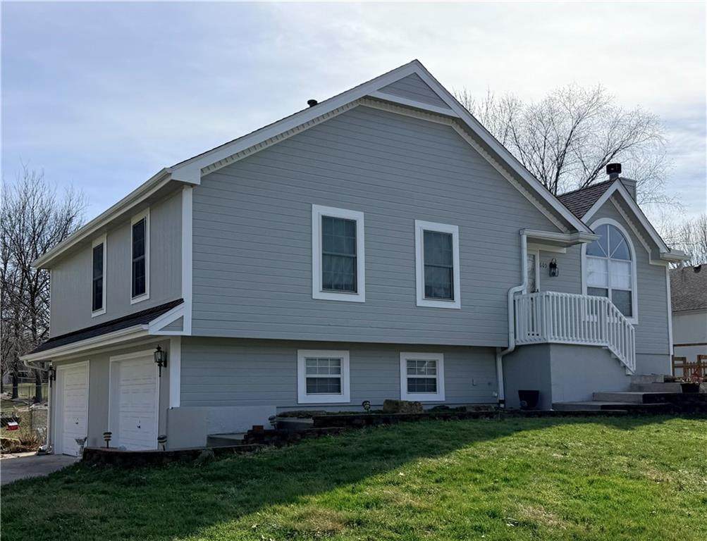 605 Oak Drive - Photo 1