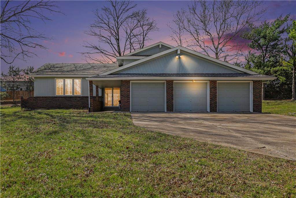909 Tam O'shanter Street - Photo 1