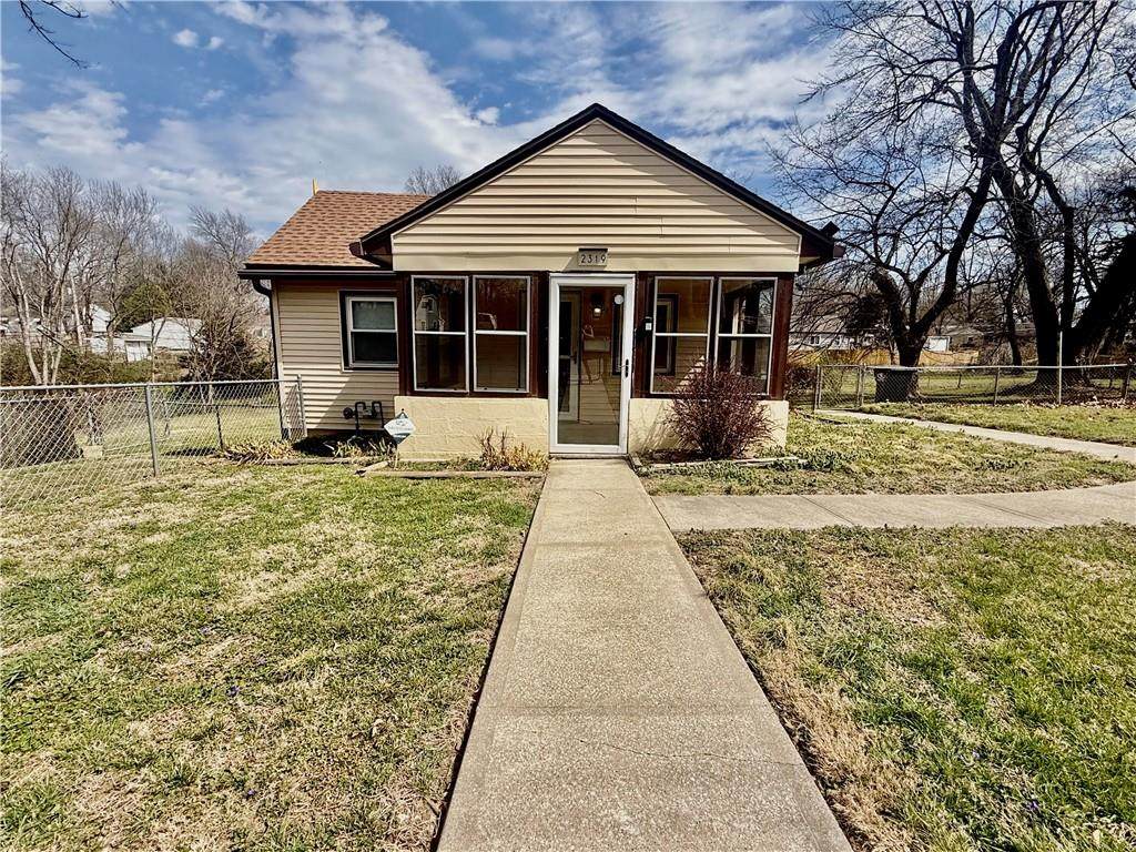 2319 Hawthorne Avenue - Photo 1
