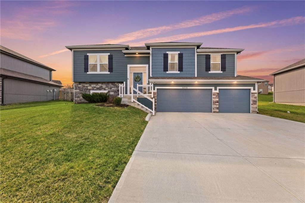 11722 Manning Avenue - Photo 1