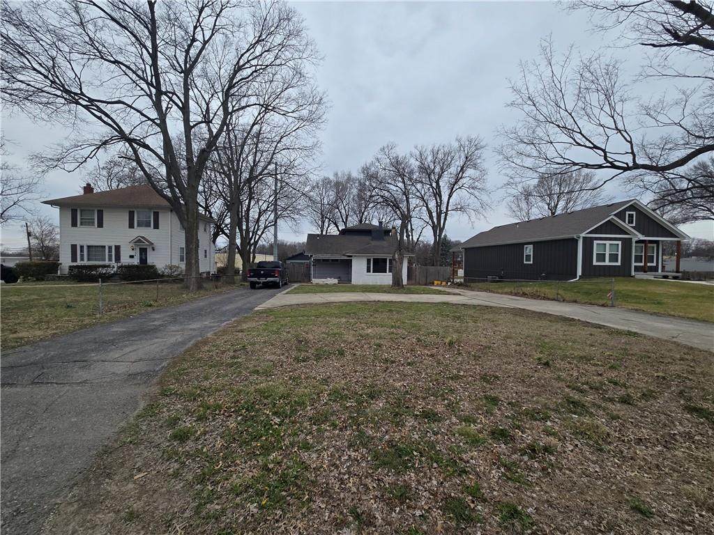 1402 Dodgion Avenue - Photo 1