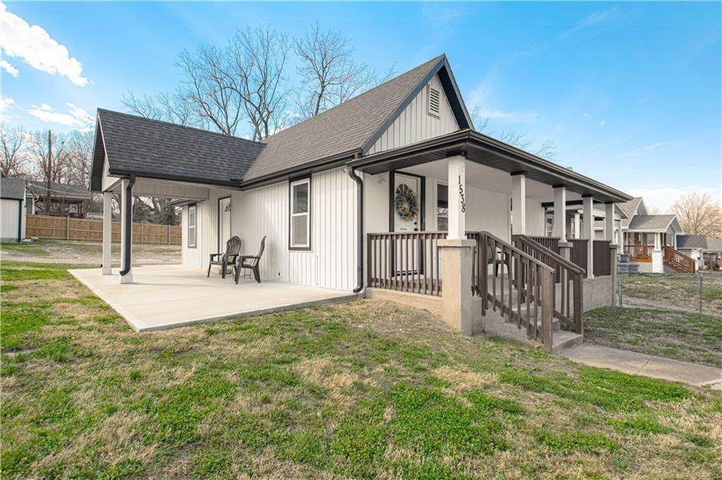1538 40th Street - Photo 1