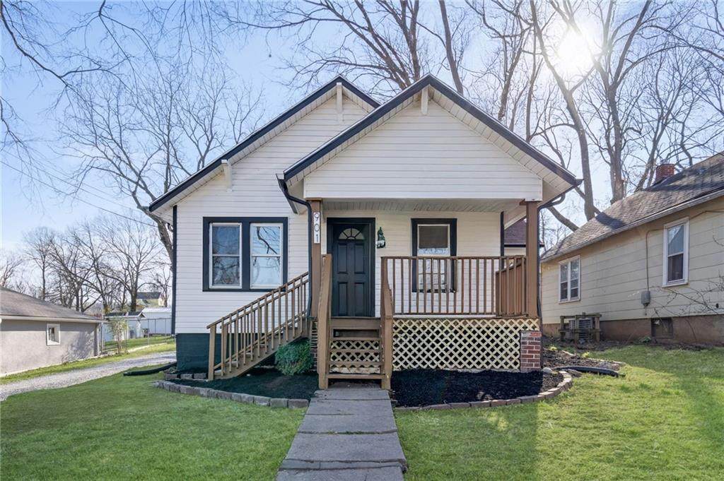 901 Cottage Street - Photo 1