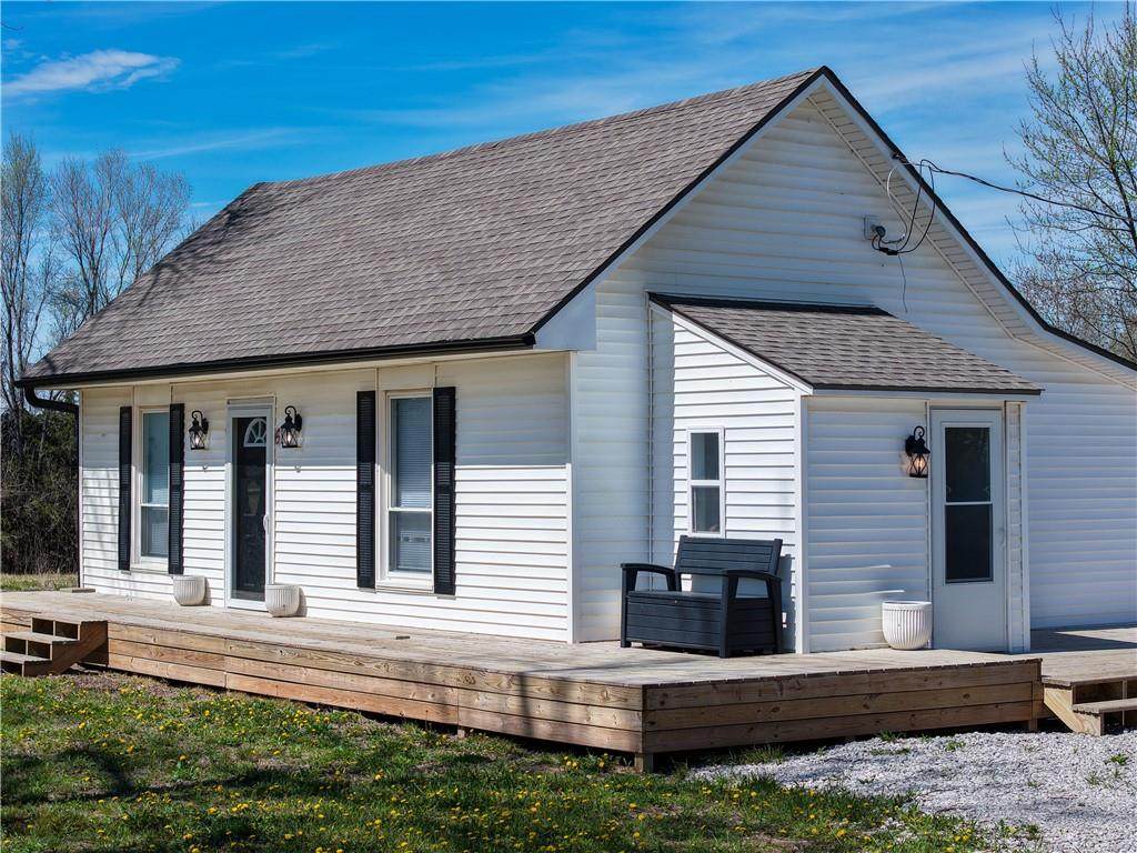  690 Ne County Rd 15504 Road - Photo 1