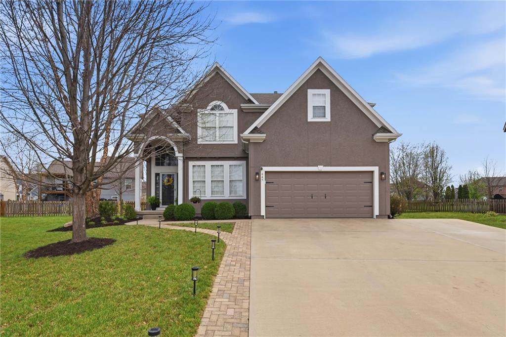 645 Pine Circle - Photo 1