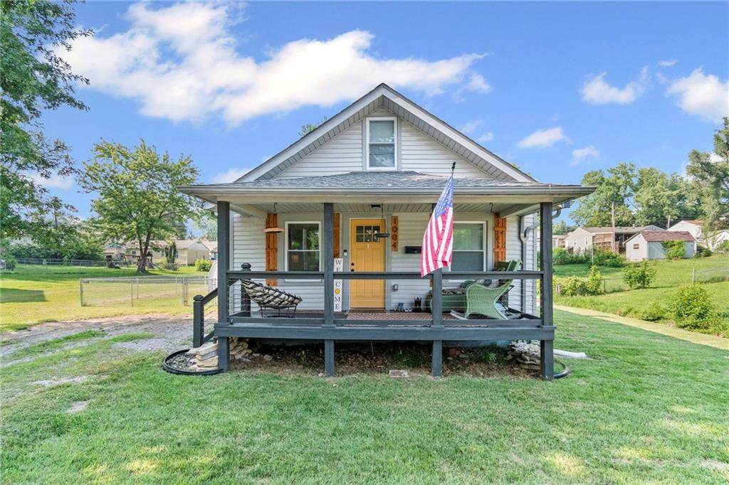 1004 Hickory Street - Photo 1