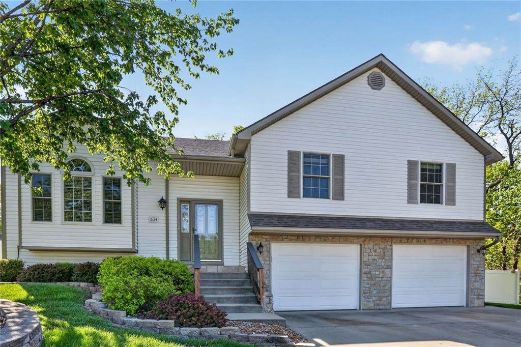 634 Hillcrest Circle - Photo 1