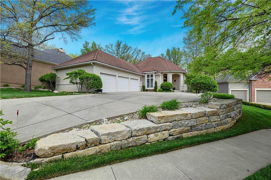 10545 Walmer Street - Photo 1