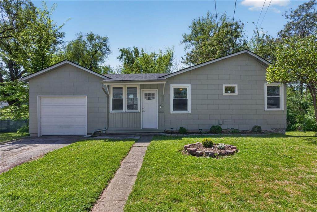 3107 42nd Avenue - Photo 1