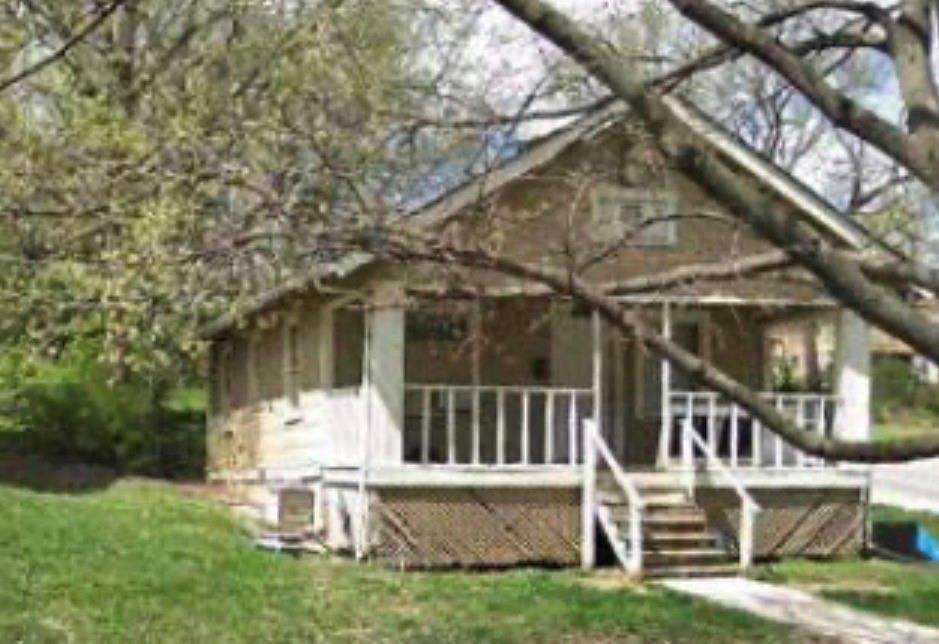 4900 Garfield Avenue - Photo 1