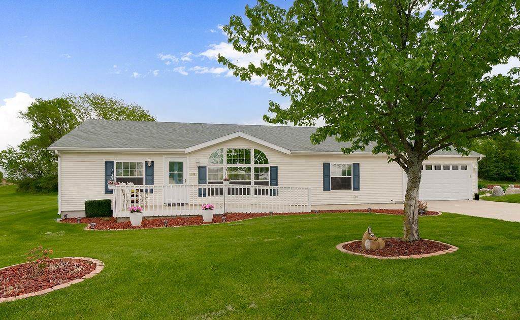 803 Pine Court - Photo 1