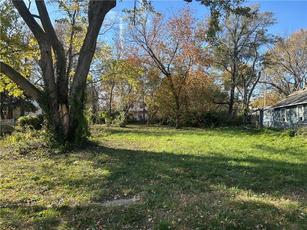 2332 Oakley Avenue - Photo 1