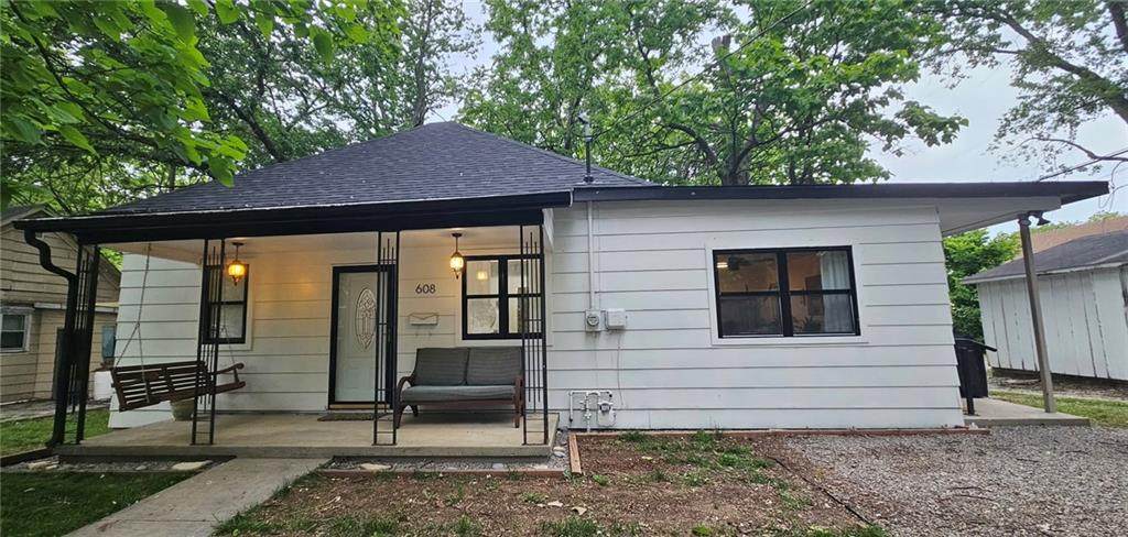 608 8th Street - Photo 1