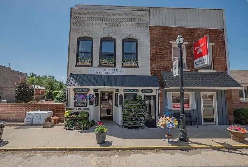 108 Broadway Street - Photo 1
