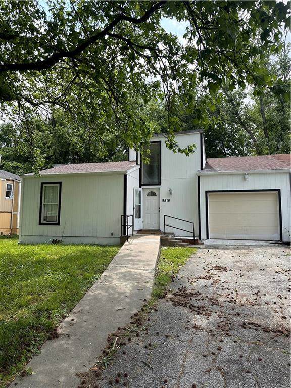 9516 Manning Avenue - Photo 1