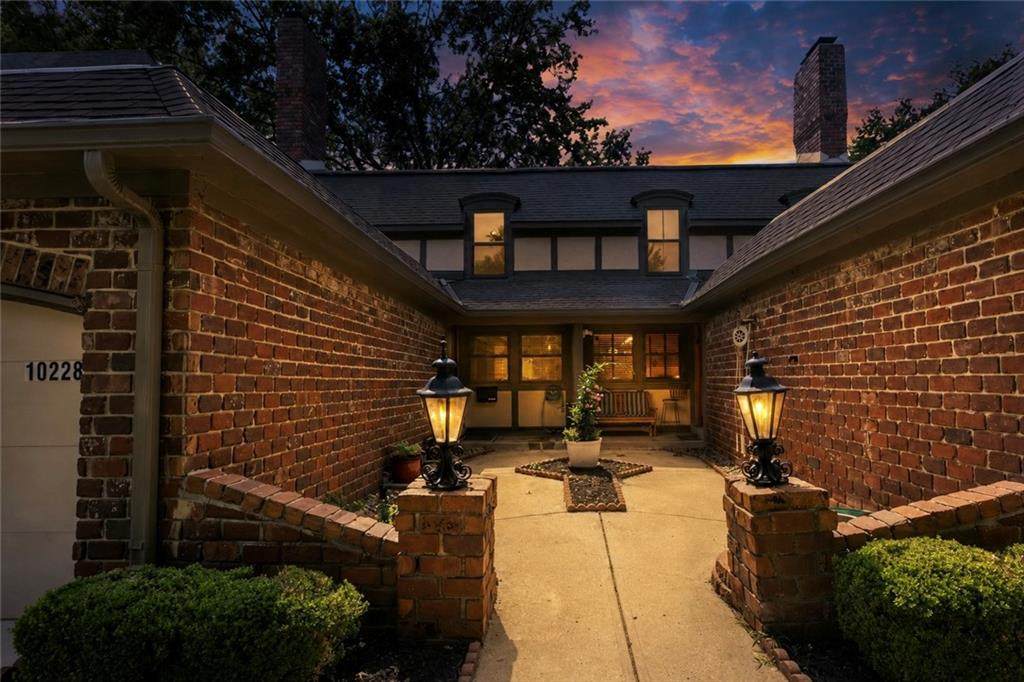 10228 Robinson Street - Photo 1