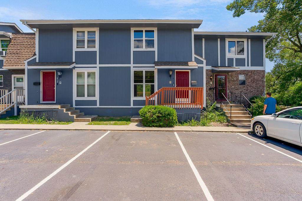 813 Lakeview Drive - Photo 1
