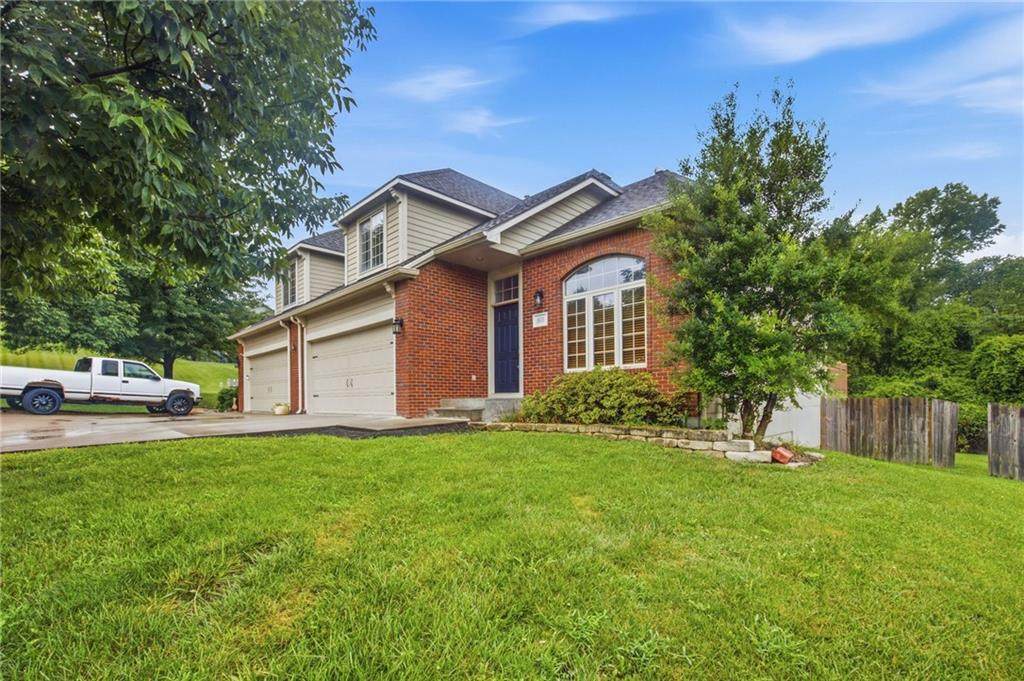 805 Fieldstone Drive - Photo 1