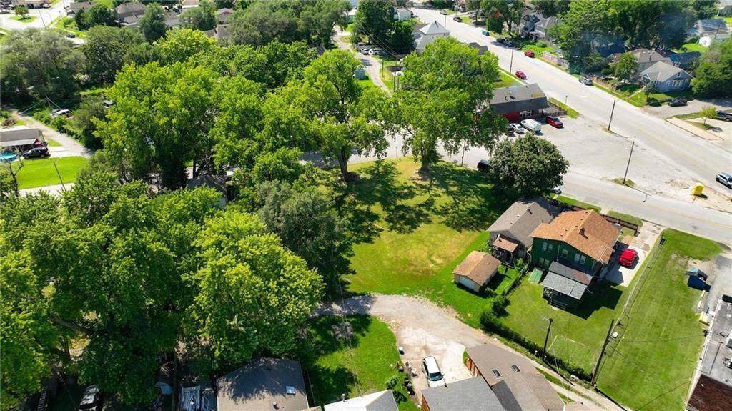 619 9th Street - Photo 1
