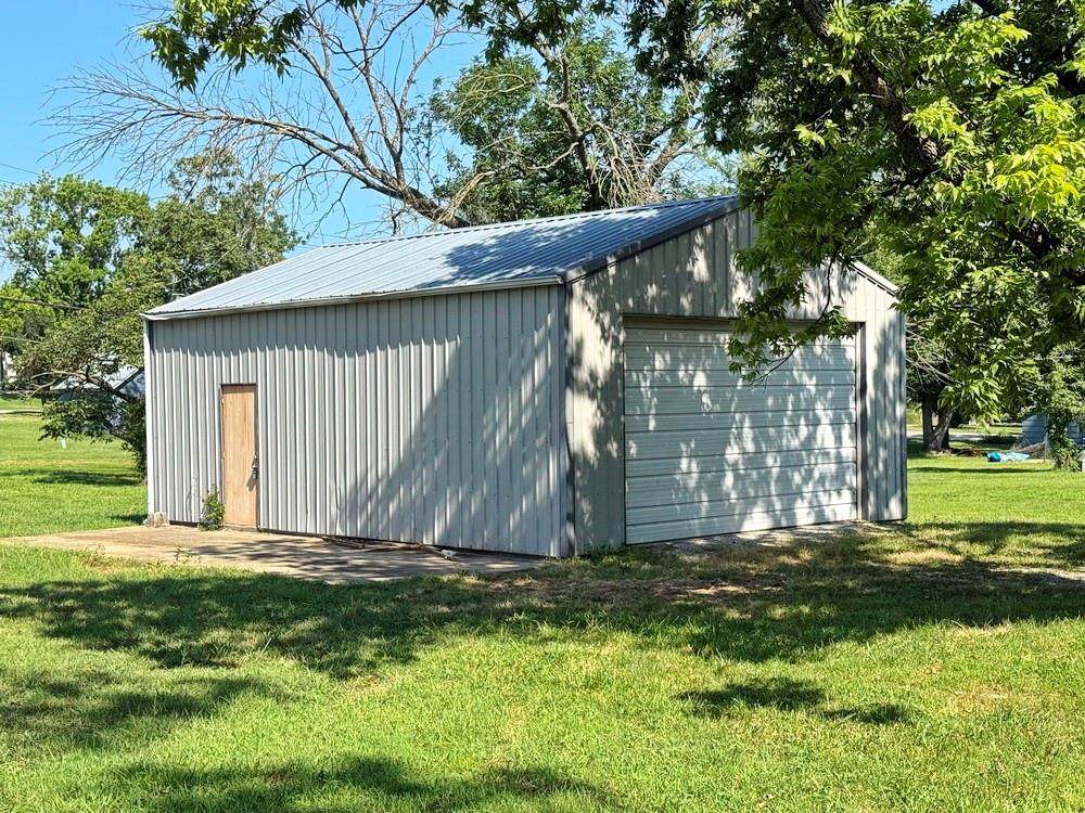111 Poplar Street - Photo 1