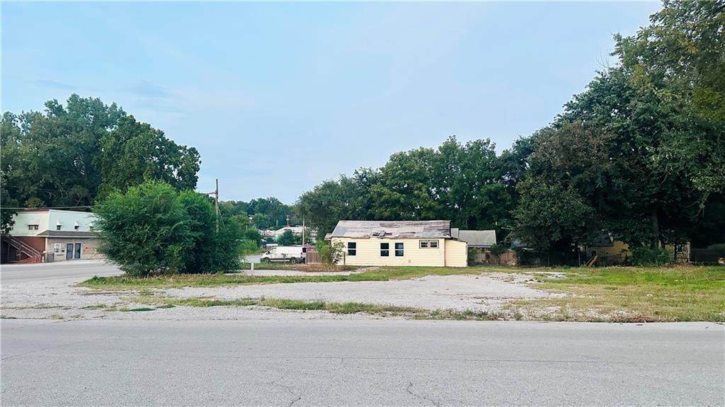 10901 Truman Road - Photo 1
