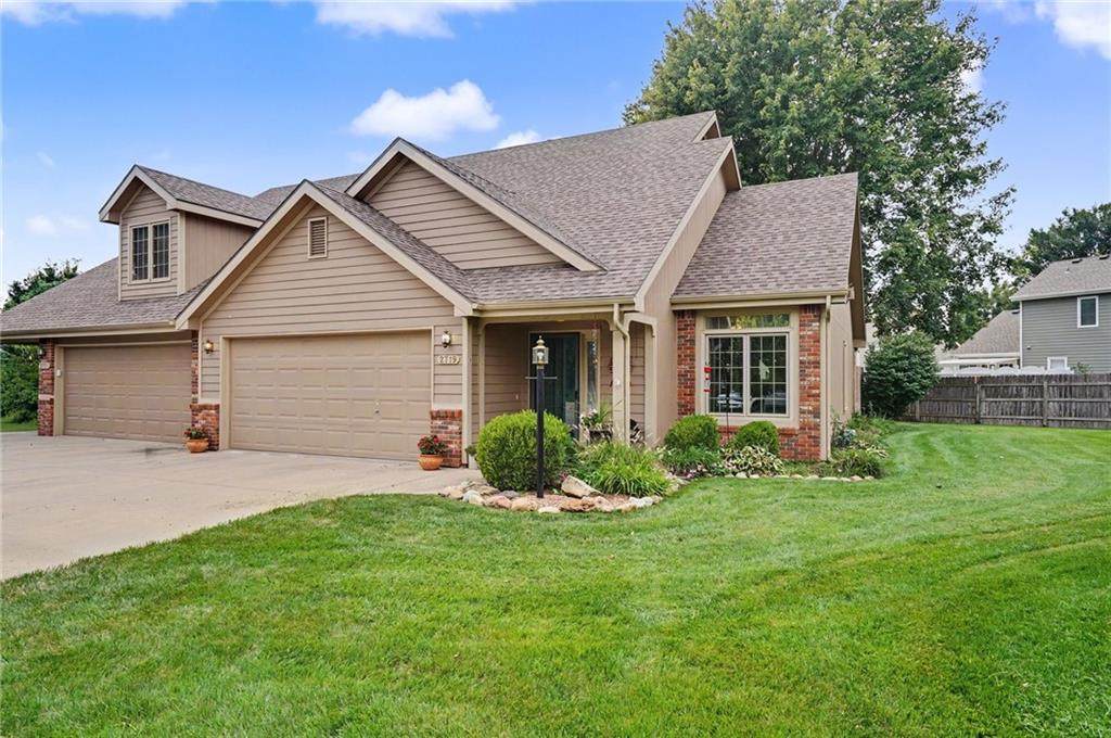 2719 Larkspur Court - Photo 1