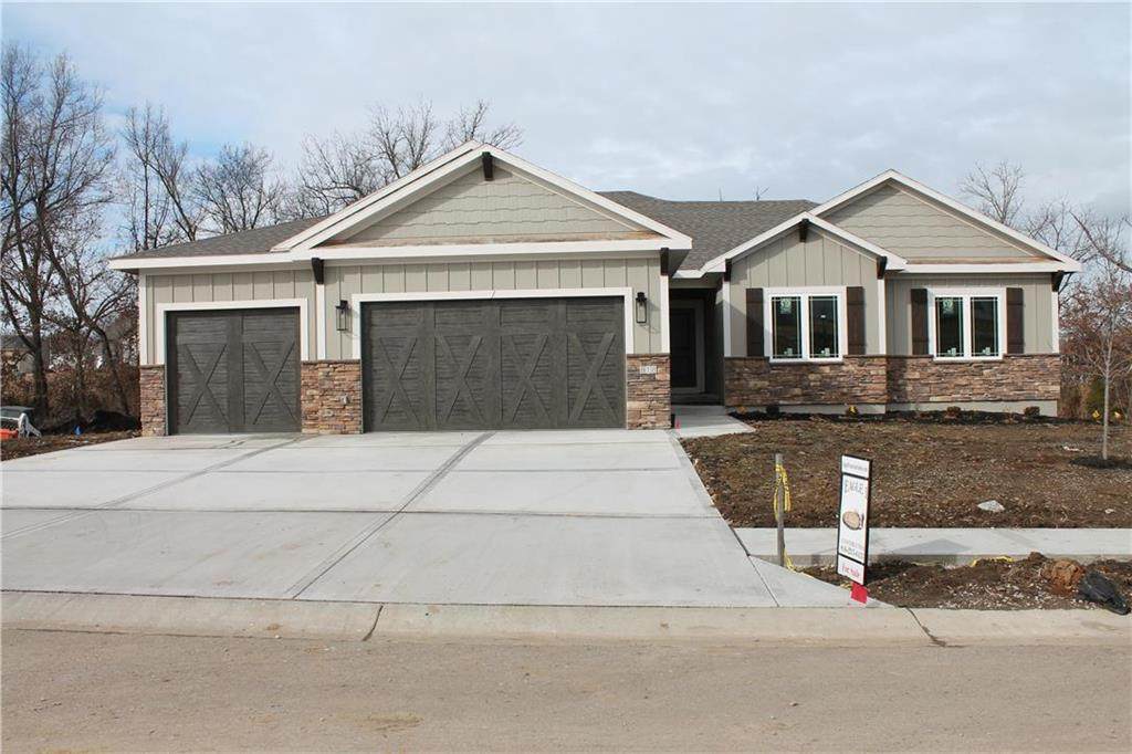 818 Hickory Ridge Drive - Photo 1