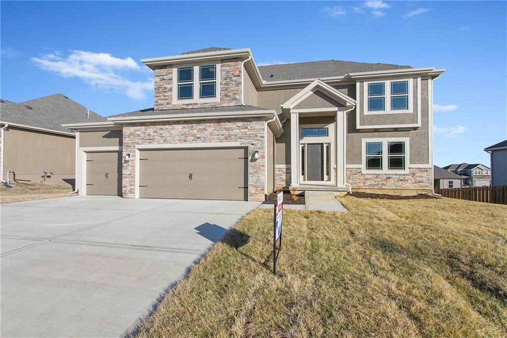 10909 Corrington Avenue - Photo 1