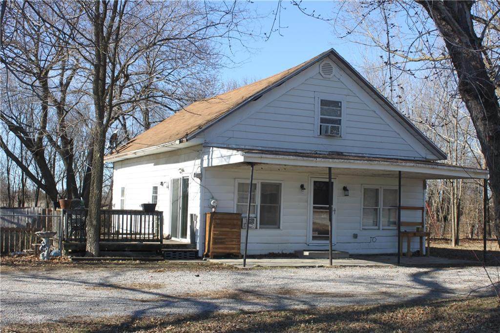 725 260th Street - Photo 1
