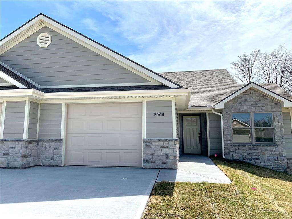 2006 Fountain Creek Drive - Photo 1