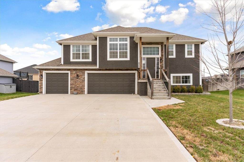 932 Oak Terrace - Photo 1