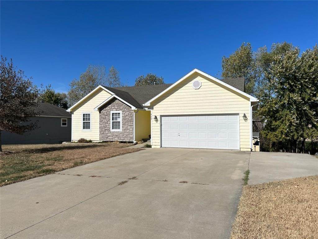 924 Chestnut Drive - Photo 1