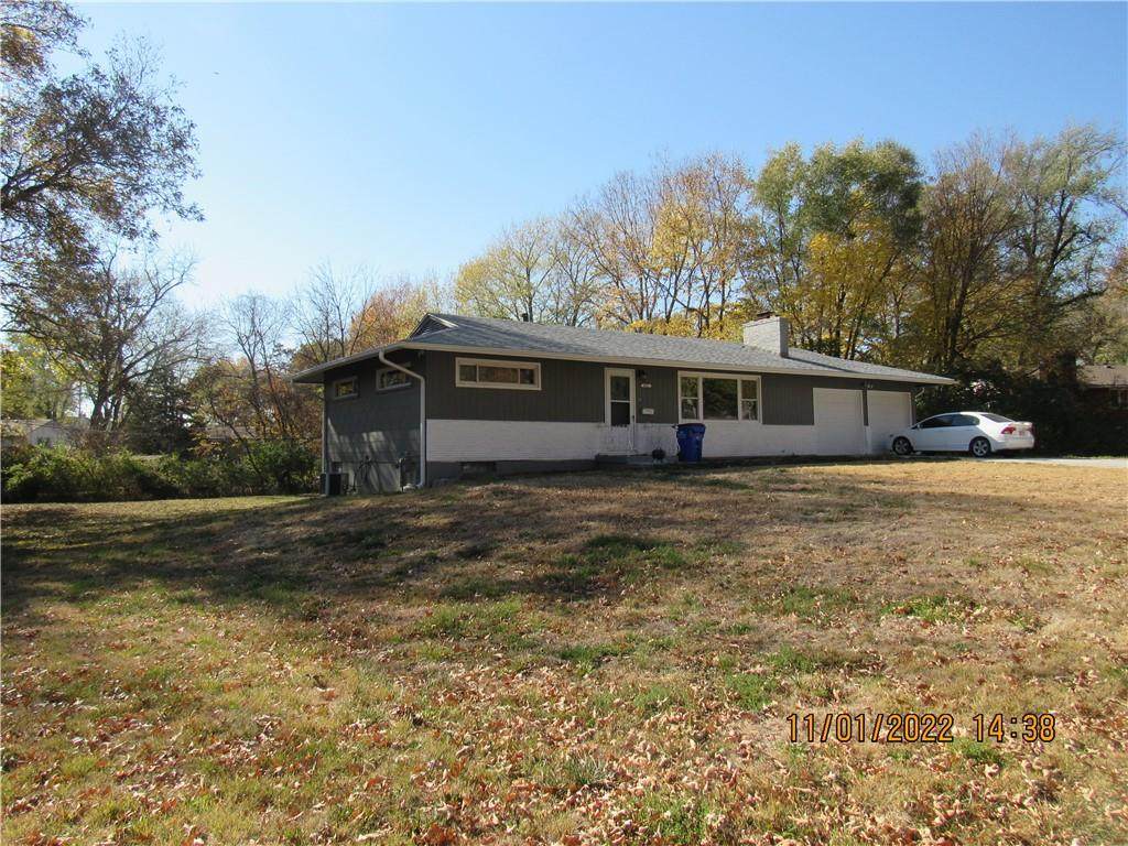 4407 138th Street - Photo 1