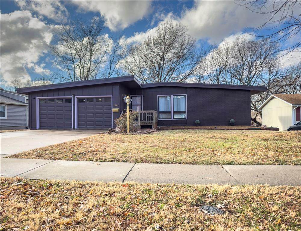 3201 Stone Avenue - Photo 1
