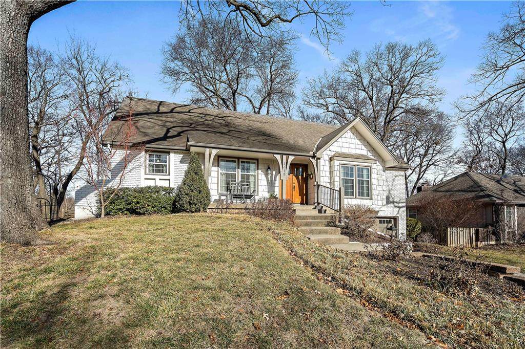 1318 Camelot Drive - Photo 1