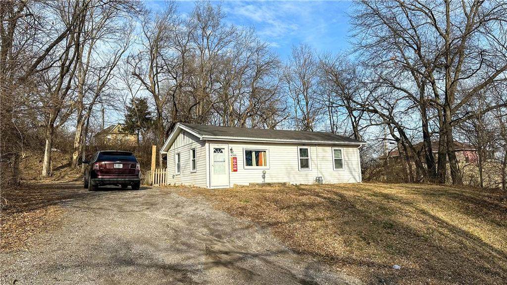 6020 Freeman Avenue - Photo 1