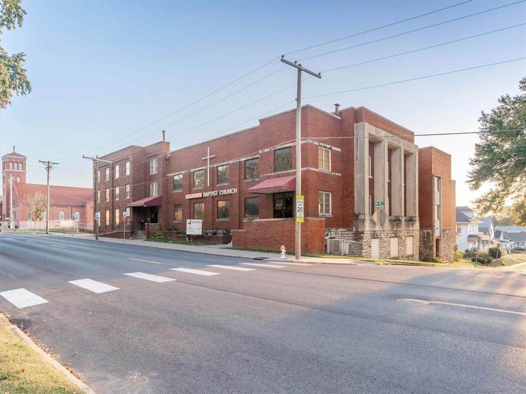 5708 King Hill Avenue - Photo 1