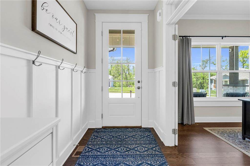 2415 Windmill Circle - Photo 1