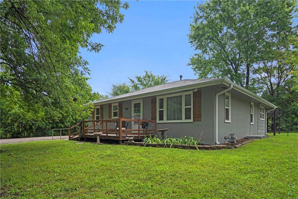 908 8th Street - Photo 1
