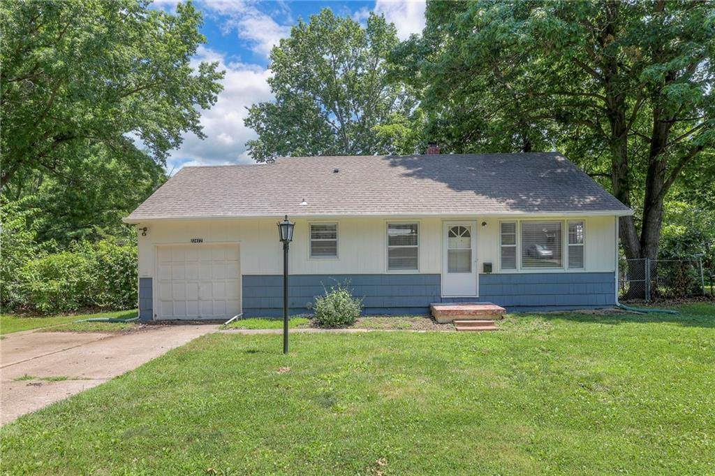 11417 Applewood Drive - Photo 1