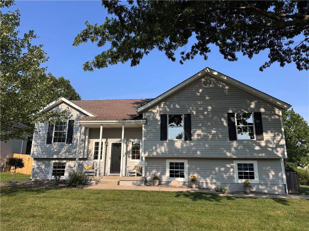 215 Pinetree Drive - Photo 1