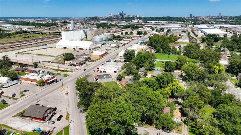 619 9th Street - Photo 1