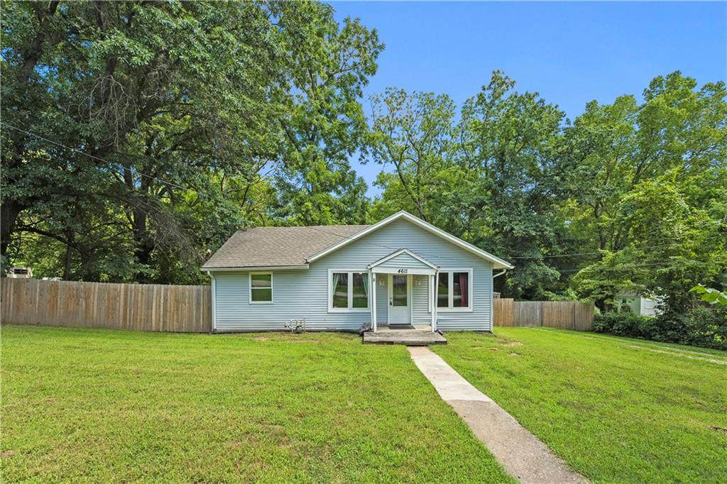 4611 Oakley Avenue - Photo 1
