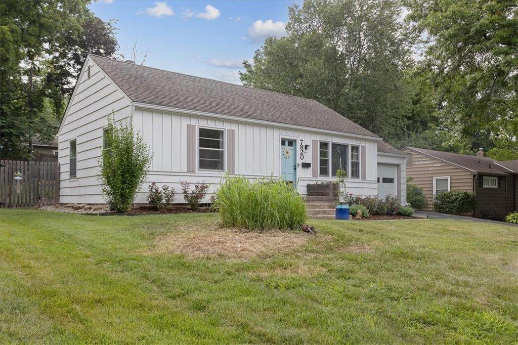 7820 Juniper Street - Photo 1