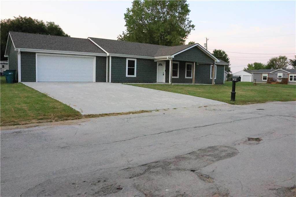 302 Kelly Avenue - Photo 1