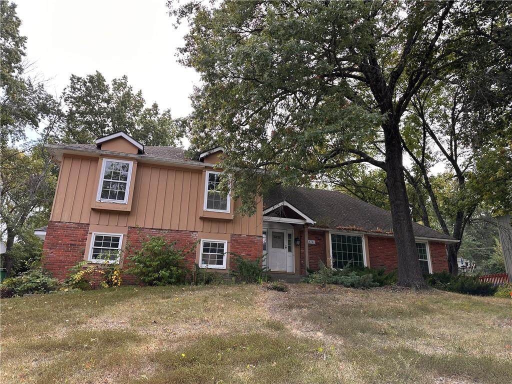 2301 103rd Street - Photo 1