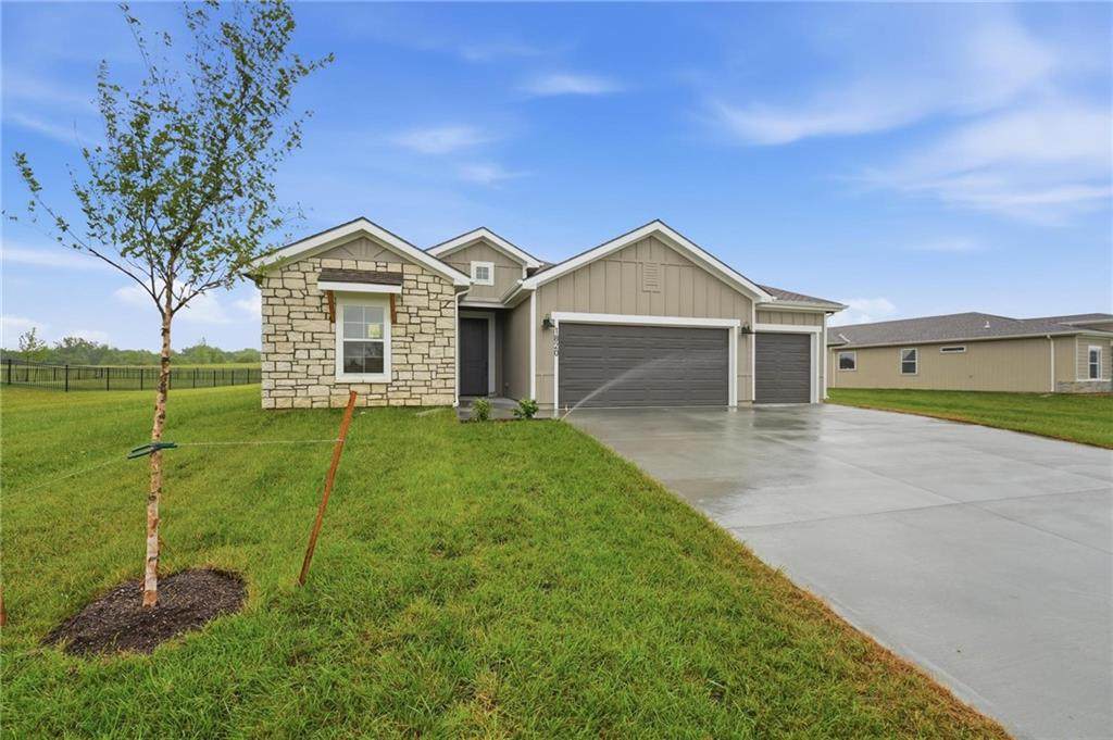 1820 Woodward Circle - Photo 1